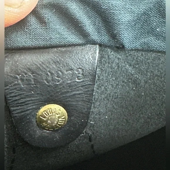 Louis Vuitton Epi Black Speedy 25 Leather Top Handle Bag - Picture 4 of 8